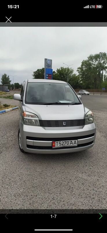 тайта сурф: Toyota Voxy: 2003 г., 2 л, Автомат, Бензин, Минивэн