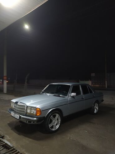 дипломат 126: Mercedes-Benz W123: 1981 г., 2.5 л, Механика, Бензин, Седан