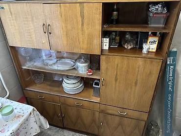 Серванты: Кухонный/столовый шкаф‑сервант из древесного шпона с комбинированными — 1