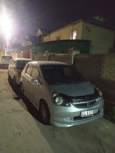 Honda: Honda Fit: 2003 г., 1.3 л, Автомат, Бензин, Хэтчбэк