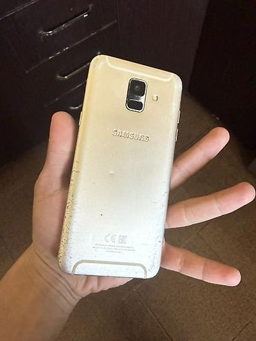 islənmis telefon satisi: Samsung Galaxy A6, 32 GB, rəng - Qızılı, Qırıq — 2