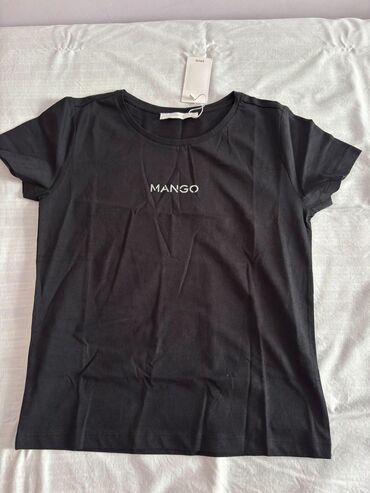 Пиджаки: Salam,Mango firmasinin t'shirt Yenidir,Etiketi uzerindedir Yaş