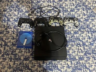 PlayStation 4 Pro 1TB в отличном состоянии, с 4 джойстиками и играми