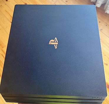 ps4 qiymətləri: PlayStation 4 Pro oyun konsolu 4 ədəd pultu var - Model: PS4 Pro (CUH — 1