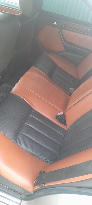 Mercedes-Benz: Mercedes-Benz W124: 2.2 l | 1993 il Sedan — 9