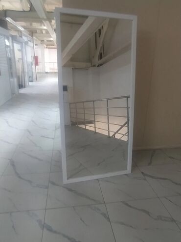 зеркало для стен: Продаю зеркало размер 190 на 90 см стоячие с ножкой