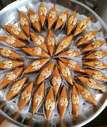 Ləpələr: Soyulmuş qoz ləpəsi. 10 kq karobkada. Toptan satış qiymətə və ünvana — 8