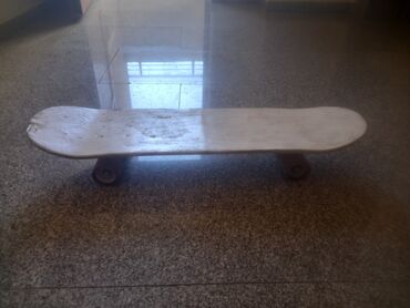 Velosipedlər: Skateboard taxtası və təkərli şassisi satilir. - Klassik ikitərəfli