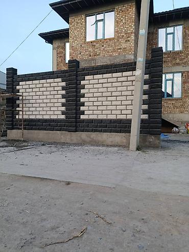 Заборы из пескоблока, Установка