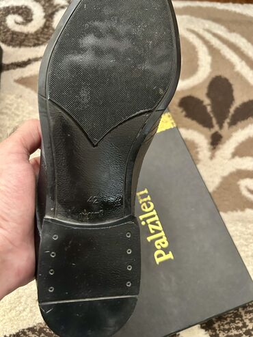 Ayaqqabılar: Klassik kisi ayaqqabisi, deridi, az geynilib, bahali ayaqqabidi,razmer — 10