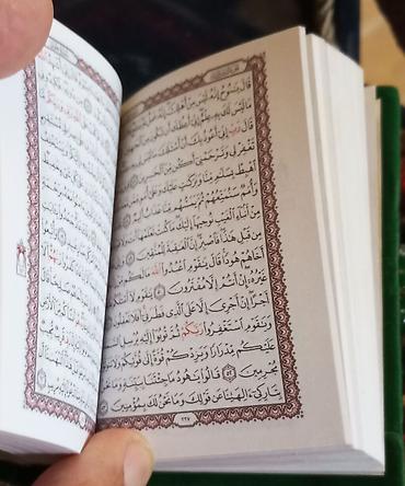 Dini kitablar: Qədimi kiçik ölçülü Quran kitabı öz qutusunda. Digər elanlarımıza da — 4