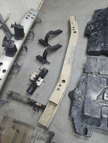 Другие детали ходовой части: Продаю запчасти Toyota Landcruiser 200 2010 год. 10 тыс сом - передний — 3