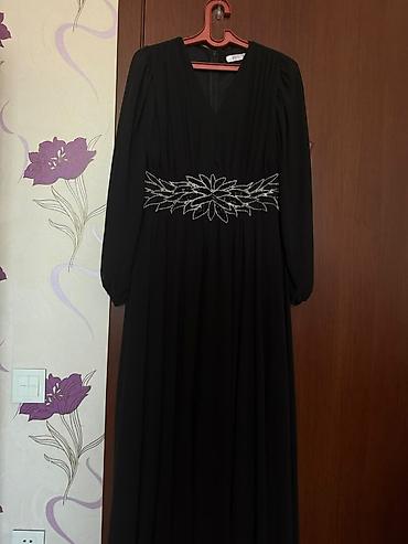 Qara uzun ziyafət donu 48-50 razmer - Model: V-yaxa, uzun qollu, axıcı