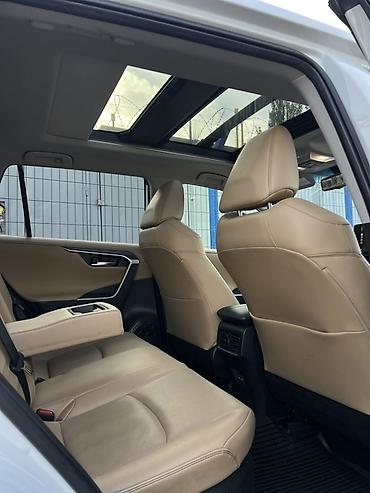 машина красовер: Toyota RAV4: 2023 г., Гибрид, Кроссовер — 6