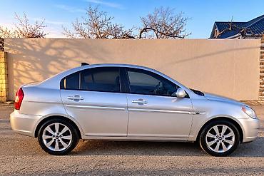 ford focus hatchback: Hyundai Accent: 1.5 l | 2007 il Sedan — 3