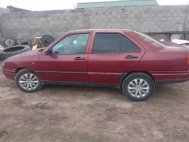машина двухместная: Seat Toledo: 1994 г., Механика, Бензин, Седан — 3