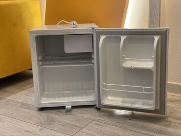 Nehrə aparatları: İşlənmiş Mini Fischer Soyuducu Satılır, rəng - Ağ