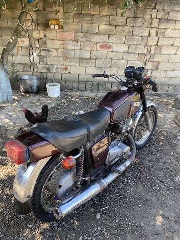 3 kameralı videoregistrator: Klassik Sovet istehsalı motosiklet – IŽ (Jawa üslubuna bənzər retro