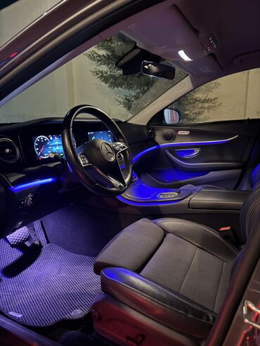 Mercedes-Benz: Mercedes-Benz 200: 2 l | 2021 il Sedan — 3