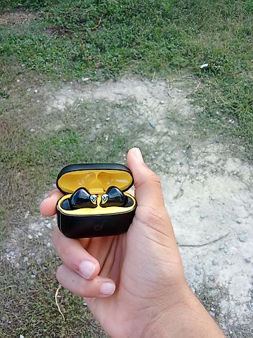 radio usb bluetooth: Simsiz qulaqcıq dəsti – şarj qutulu - Kompakt şarj qutusu: qara-sarı — 1