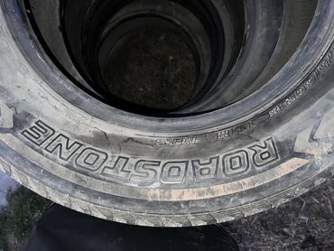 Шины: Шины 275 / 60 / R 18, Всесезонная, Б/у, Комплект, Внедорожные (АТ/МТ), Roadstone — 2