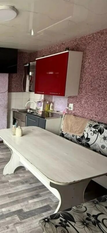 дом с бильярдом: 70 кв. м, 4 бөлмө, Унаа токтотуучу жай, Сарай, Забор, тосулган