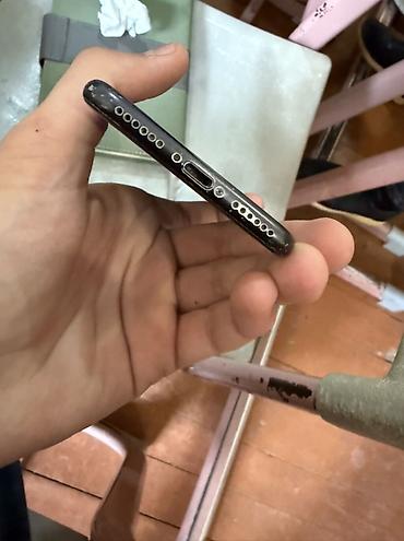 Apple iPhone: IPhone 7, 32 GB, Jet Black, Barmaq izi — 12