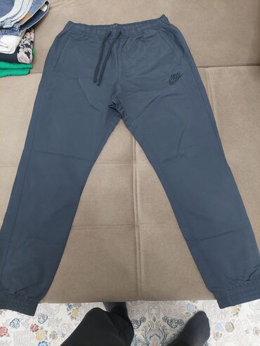 светлые брюки мужские: Брюки M (EU 38), L (EU 40), цвет - Серый