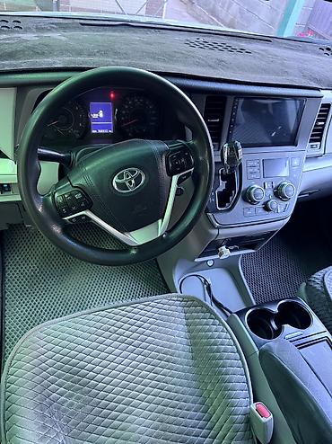 dodge caravan: Toyota Sienna: 2016 г., 3.5 л, Автомат, Бензин, Минивэн — 7
