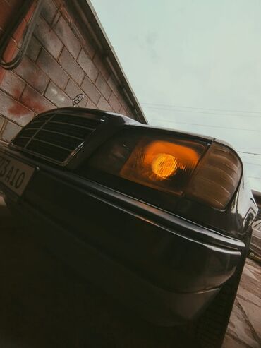 авто легковой: Mercedes-Benz W124: 1991 г., 2 л, Механика, Бензин, Седан