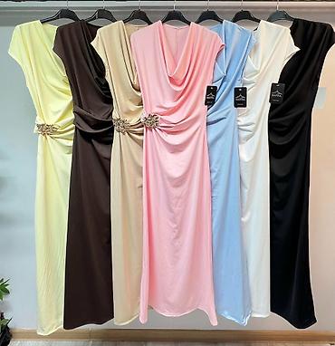 Haljine: Elegantna večernja haljina bez rukava sa drapiranim kaskadnim izrezom — 9