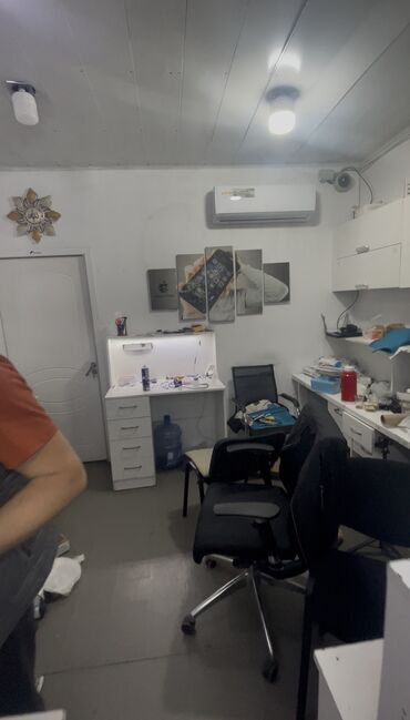 plaza ofis icare: Neftçilər metrosunun çıxışında obyekt daxilində ofis icarəyə verilir