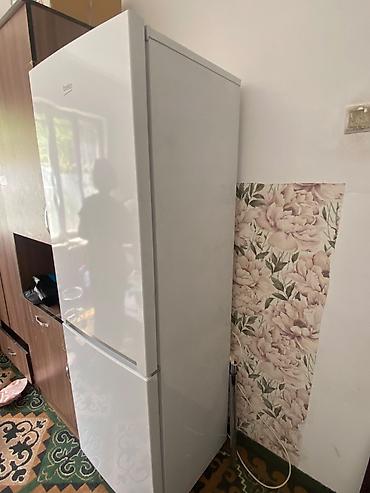 fridge: Холодильник Beko, двухкамерный, белый. Нижняя морозильная камера — 3