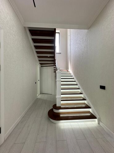 Продажа домов: Дом, 220 м², 6 комнат, Агентство недвижимости, Дизайнерский ремонт