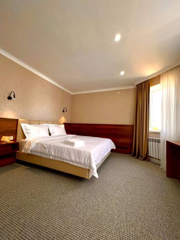 Отели и хостелы: Сдаю дом в аренду. С бассейном в Бишкеке. есть 5 номеров с душевом, и — 6