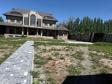 усадьба: Просторная усадьба 30 соток с основным двухэтажным домом 1000 м²и — 2