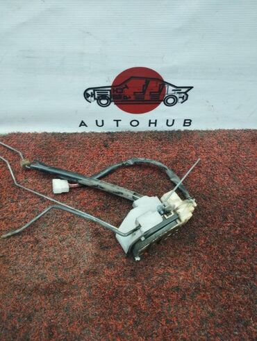 Суппорты: Замок двери Mazda Capella GF8P 1800 2000 перед. прав. (б/у) КУЗОВНЫЕ