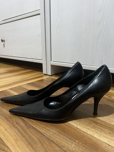 фирменные итальянские туфли: Туфли 36, цвет - Черный