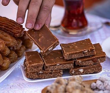 face model vakansiya: Salam Sweettes şirniyyat şəbəkəmizə təqdimatci(reklamci) xanimlar — 8