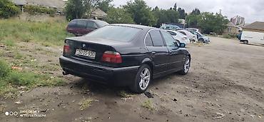 mercedes e class: BMW 5 series: 3 l | 1998 il Sedan — 7