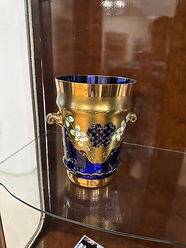 Bir vaza, Bogem şüşəsi