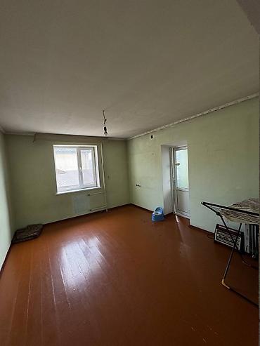 Продажа коттеджей и домов: 📍 Дареги: Сары-Өзөн көчөсү 📐 Жер аянты: 5,7 соток 🏠 Үйдүн өлчөмү: 15 × — 7