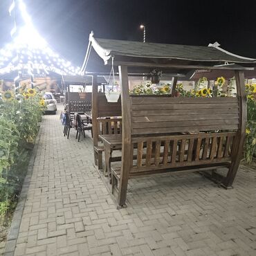 Tavalar: Salam.Resdarana ve Kafeye ait olan eşyalar satilir.Elave perdeler ve