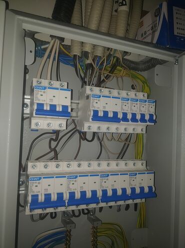 Электрики: Электромонтажные работы под ключ Профессиональный монтаж и сборка — 10