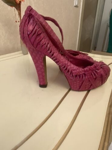 Tuflilər: Tuflilər, YSL, Ölçü: 37, rəng - Mavi, Yeni — 41