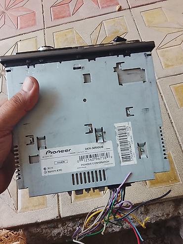 Магнитолы: Pioneer DEH-3250UB avtomobil maqnitolası Xüsusiyyətlər: - Ön paneldə — 2