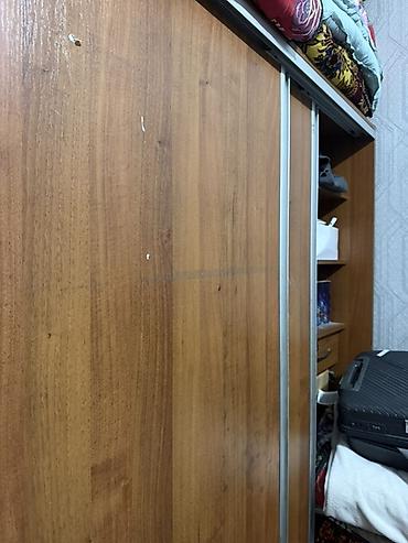 загрузка гардероба: Шкаф-купе с раздвижными дверями, отделка под дерево (тёплый орех). - — 2
