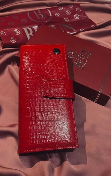 сумка красная: Новый кошелек от Butun . Покупала за 3500с, отдаю за 2999с