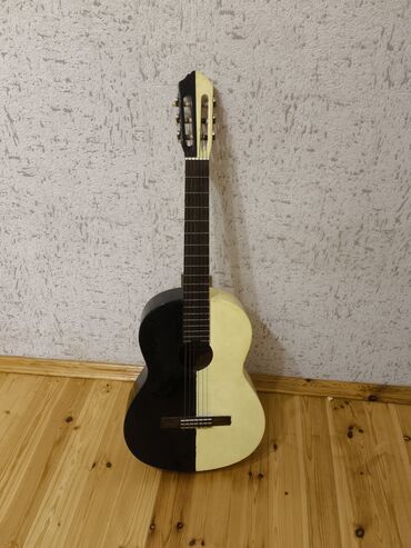 hərbi çanta: Klassik gitara, Yamaha, İşlənmiş, Ünvandan götürmə