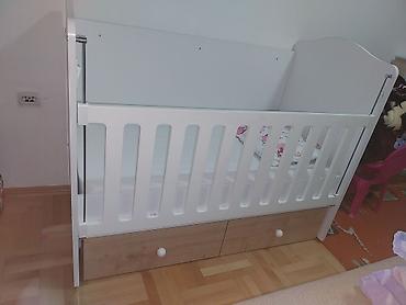 roccobarocco torbe: Drvena bebi krevetac sa fiokama i spuštajućom stranom - Materijal — 3